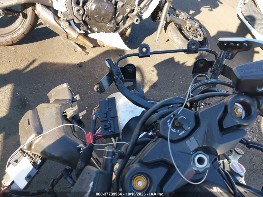 VIN JS1EJ11D3N7100094 2022 SUZUKI GSX1300 RR