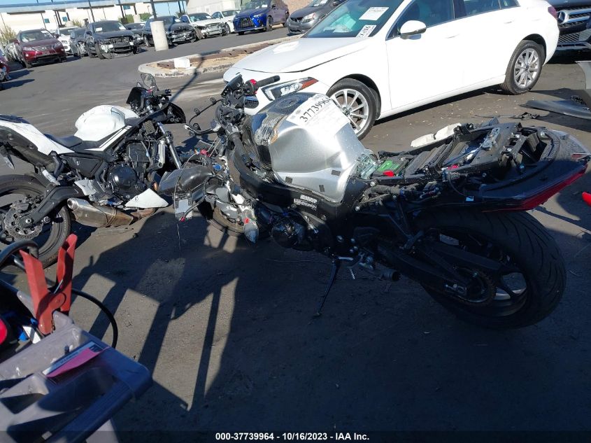 VIN JS1EJ11D3N7100094 2022 SUZUKI GSX1300 RR