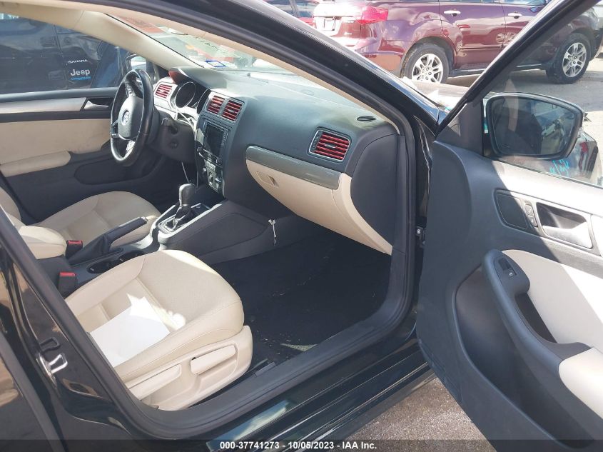 2017 VOLKSWAGEN JETTA 1.4T SE - 3VWDB7AJ6HM375926
