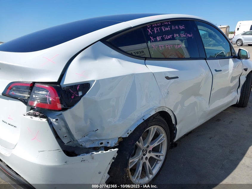 VIN 7SAYGAEE8NF559221 2022 TESLA MODEL Y LONG RANGE