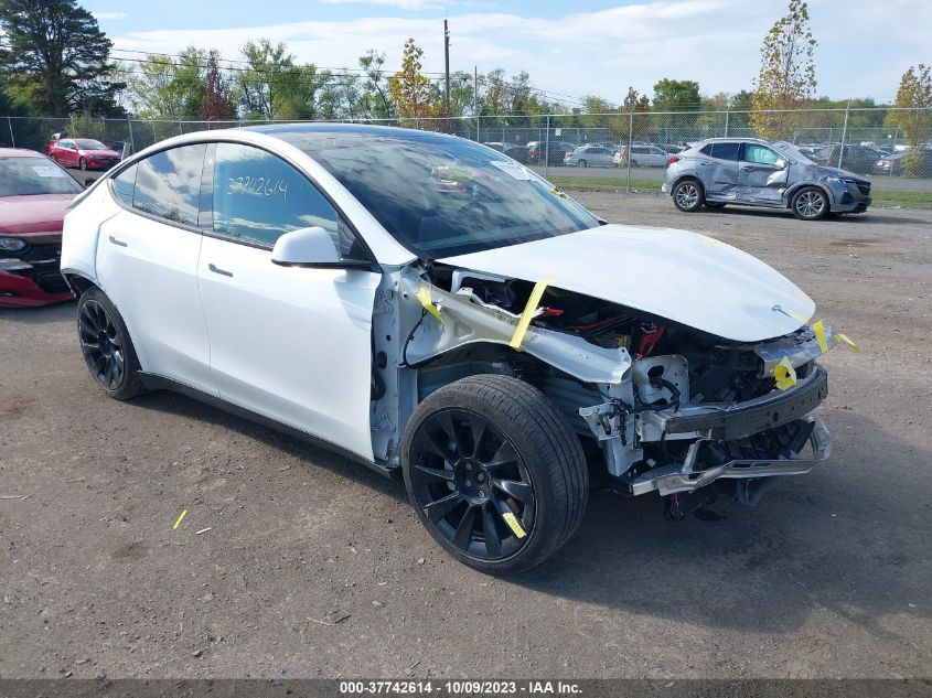 5YJYGDEE6LF008412 Tesla Model Y  