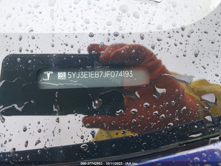 VIN 5YJ3E1EB7JF074193 2018 TESLA MODEL 3