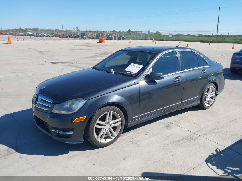 2013 MERCEDES-BENZ C 250 SPORT/LUXURY - WDDGF4HB7DG094603