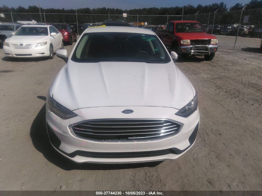 3FA6P0HD3LR122102 Ford Fusion SE 12