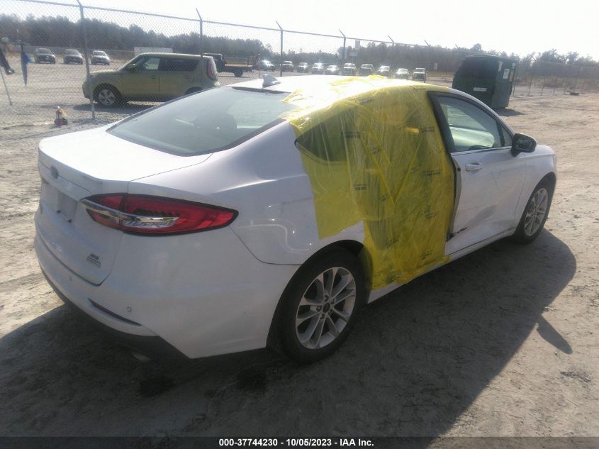 3FA6P0HD3LR122102 Ford Fusion SE 4