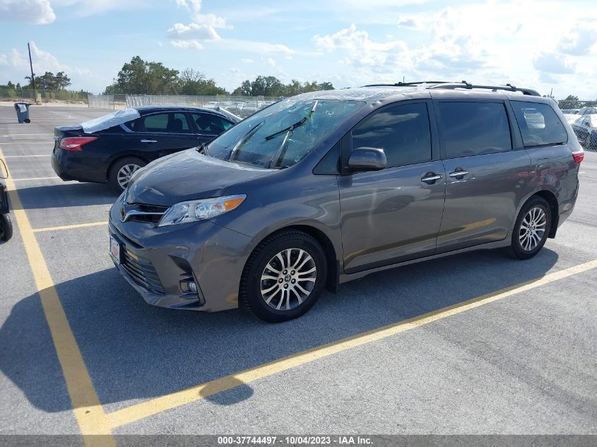 5TDYZ3DC2JS942290 2018 TOYOTA SIENNA, photo no. 2