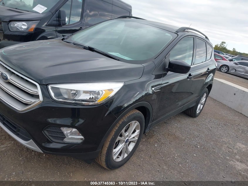 VIN 1FMCU9GD7JUD19223 2018 FORD ESCAPE SE