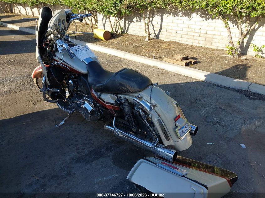 2011 HARLEY-DAVIDSON FLHXSE2 1HD1PZ839BB951466