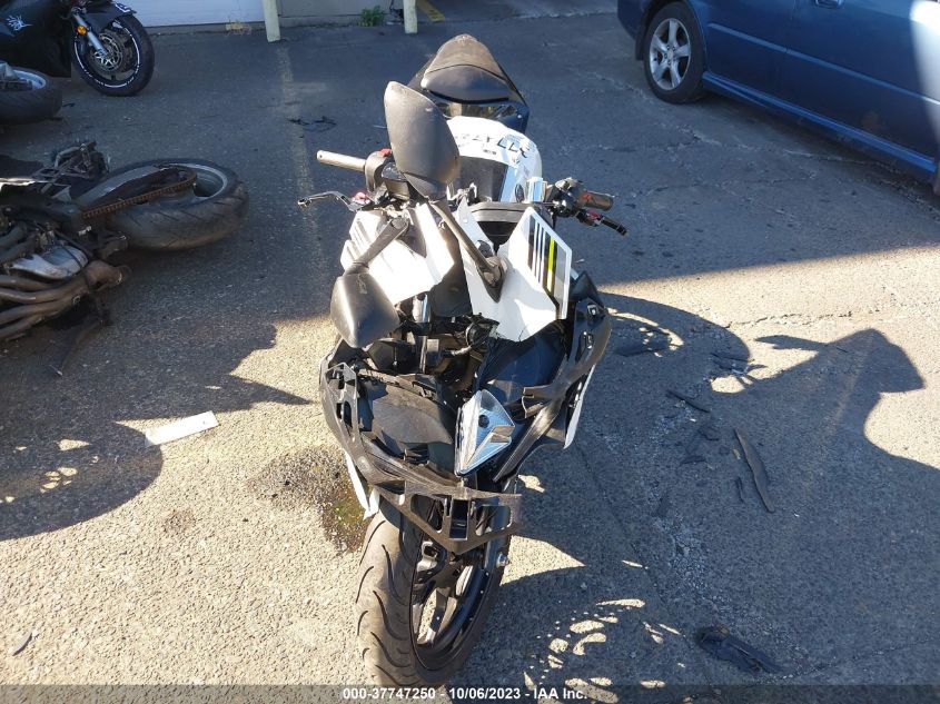 2017 YAMAHA YZFR3 A MH3RH15Y5HK001697