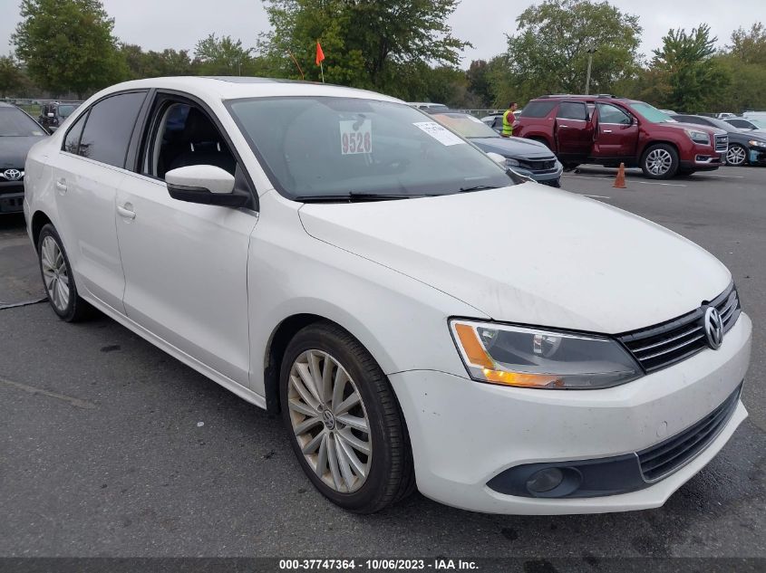 2013 VOLKSWAGEN JETTA SEDAN TDI W/PREMIUM/NAV - 3VWLL7AJ1DM258645