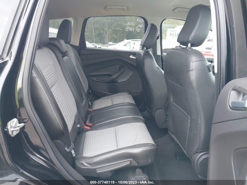 VIN 1FMCU9GD2JUD52873 2018 FORD ESCAPE SE