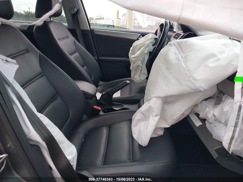 2017 VOLKSWAGEN JETTA 1.4T SE - 3VWDB7AJ6HM329092