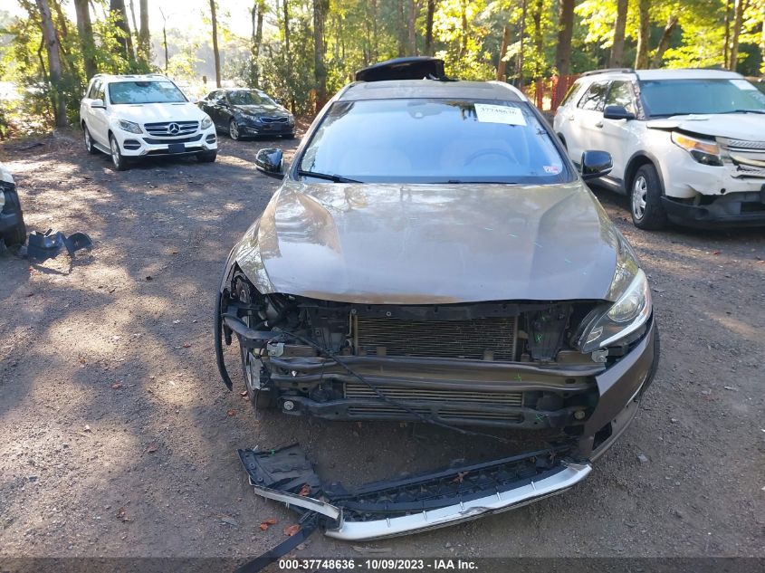 2015 VOLVO V60 CROSS COUNTRY T5 YV4612HK2F1000350