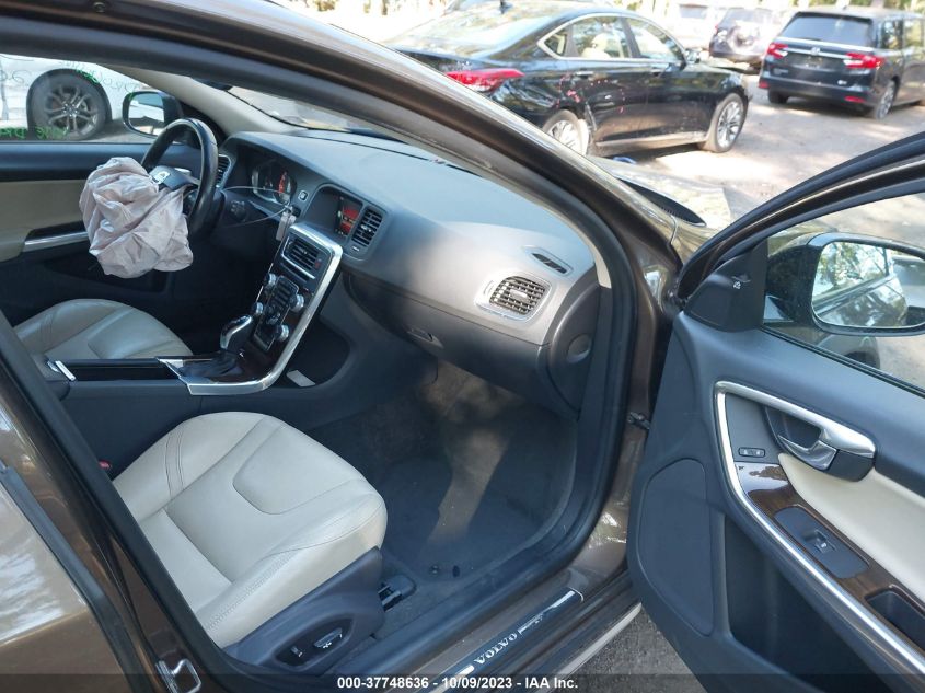 2015 VOLVO V60 CROSS COUNTRY T5 YV4612HK2F1000350