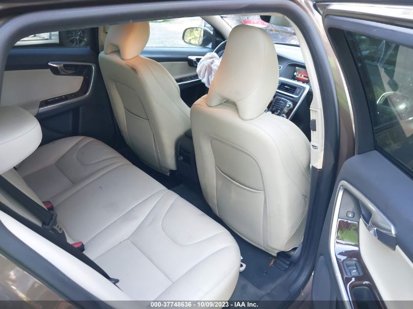 2015 VOLVO V60 CROSS COUNTRY T5 YV4612HK2F1000350