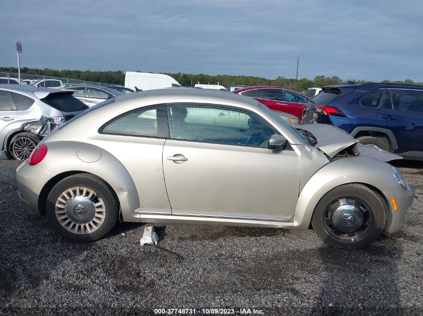 2013 VOLKSWAGEN BEETLE COUPE 2.5L - 3VWJP7AT3DM677304