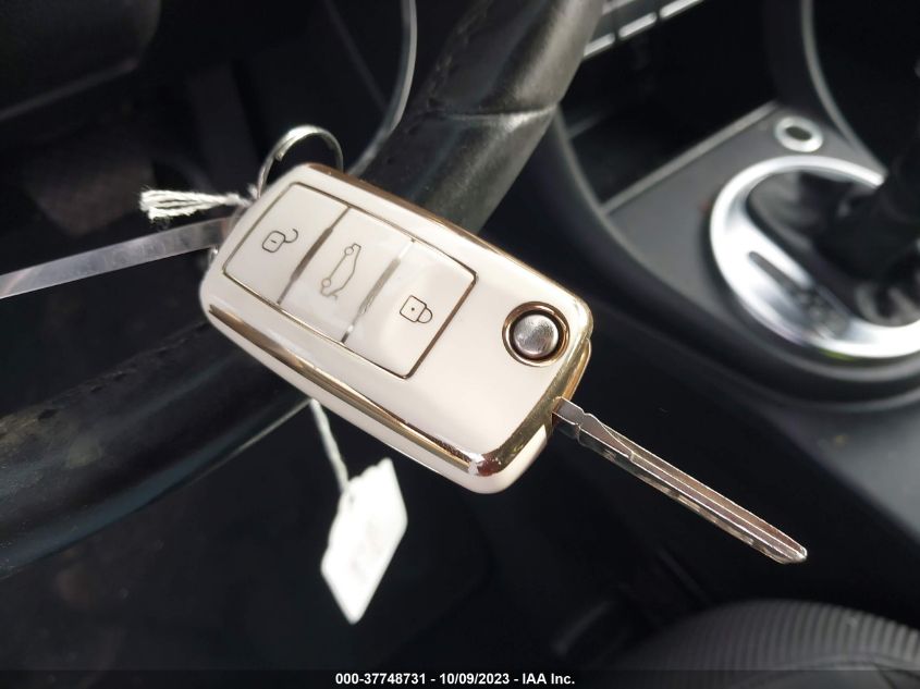 2013 VOLKSWAGEN BEETLE COUPE 2.5L - 3VWJP7AT3DM677304