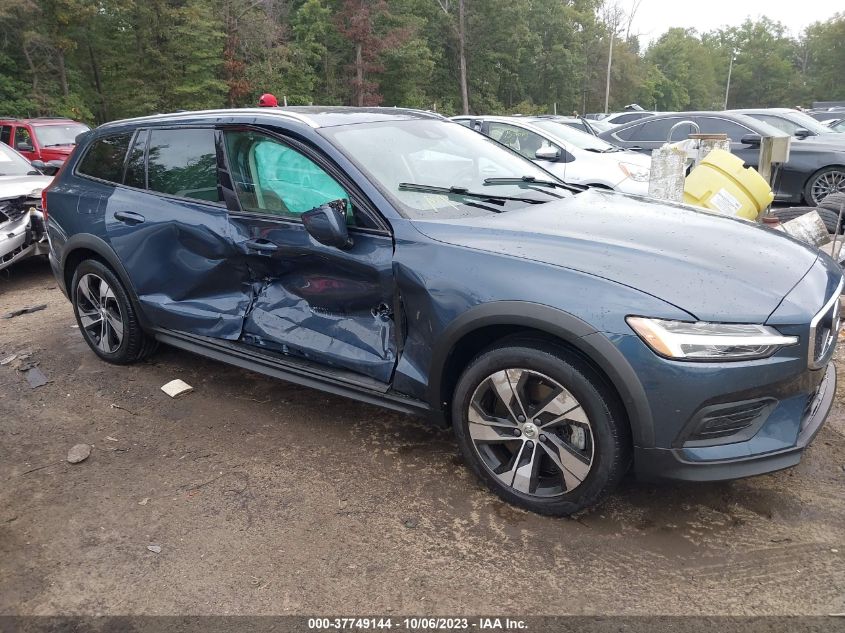 2020 VOLVO V60 CROSS COUNTRY - YV4102WK8L1046941