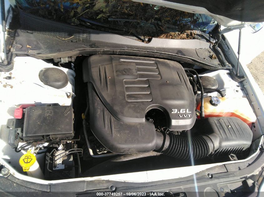 2016 CHRYSLER 300 300C - 2C3CCAEG5GH100539