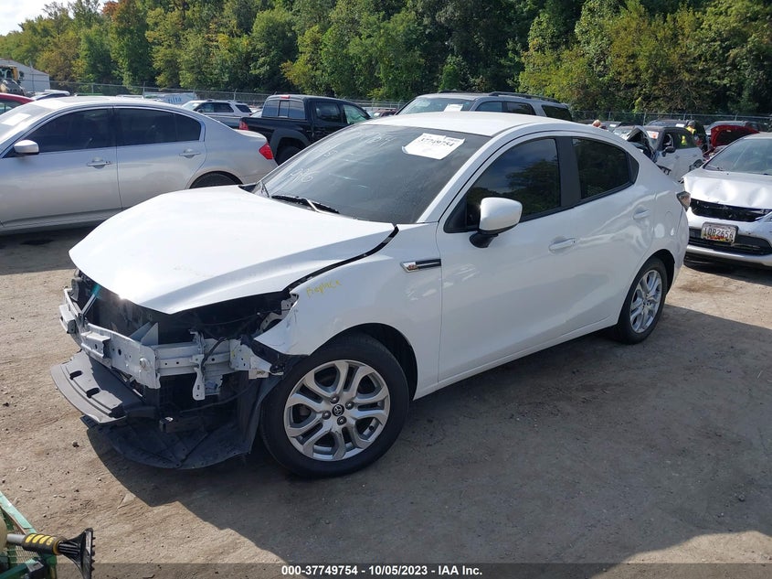 VIN 3MYDLBYV0JY326975 2018 TOYOTA YARIS IA