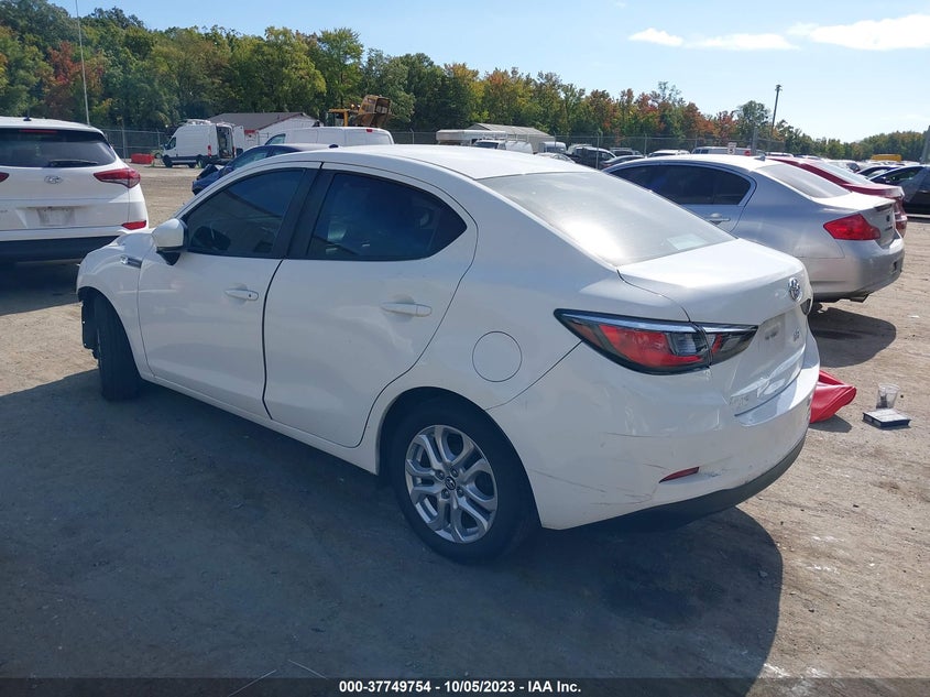 VIN 3MYDLBYV0JY326975 2018 TOYOTA YARIS IA