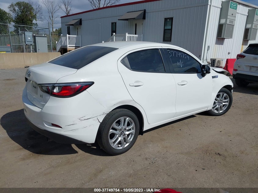 VIN 3MYDLBYV0JY326975 2018 TOYOTA YARIS IA