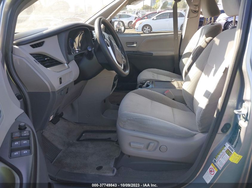 VIN 5TDKZ3DC9JS922592 2018 TOYOTA SIENNA LE