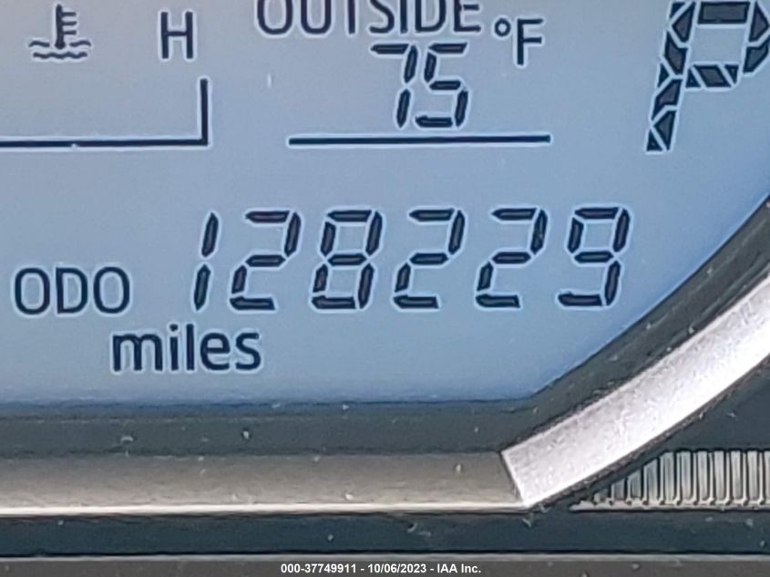 2015 TOYOTA RAV4 LE - JTMBFREV9FD109980