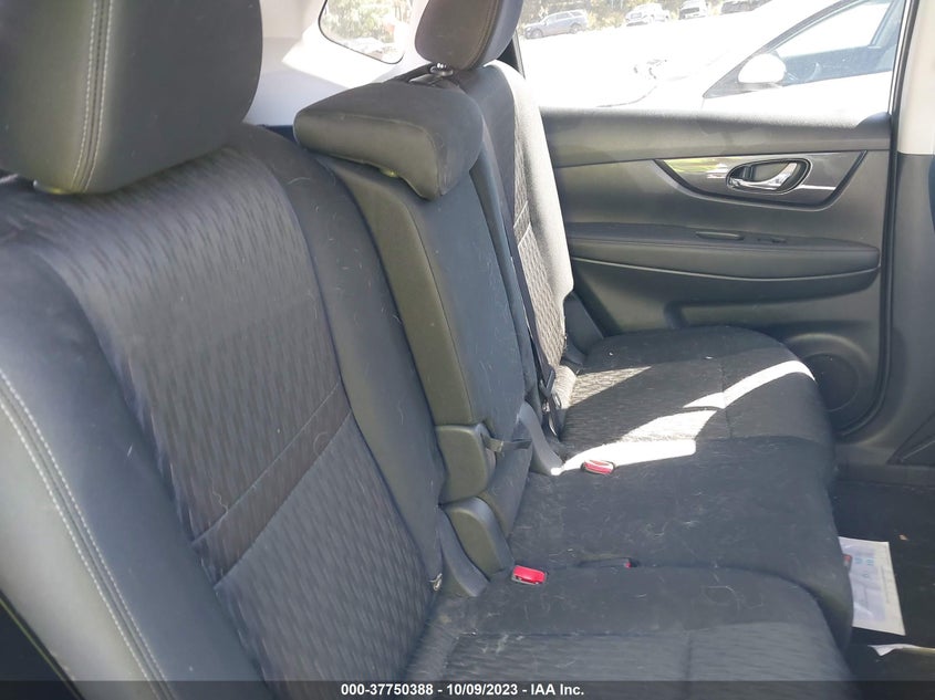 VIN KNMAT2MT2JP533875 2018 NISSAN ROGUE SV