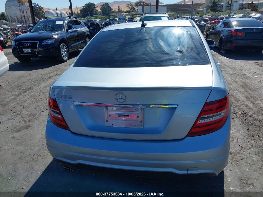 2014 MERCEDES-BENZ C 250 SPORT/LUXURY - WDDGF4HB8EA962273