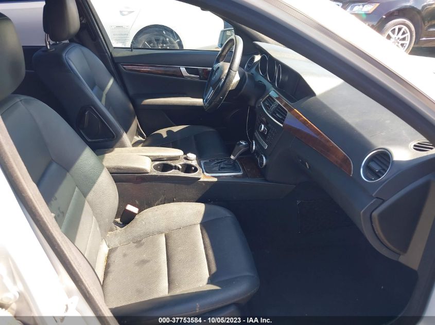 2014 MERCEDES-BENZ C 250 SPORT/LUXURY - WDDGF4HB8EA962273
