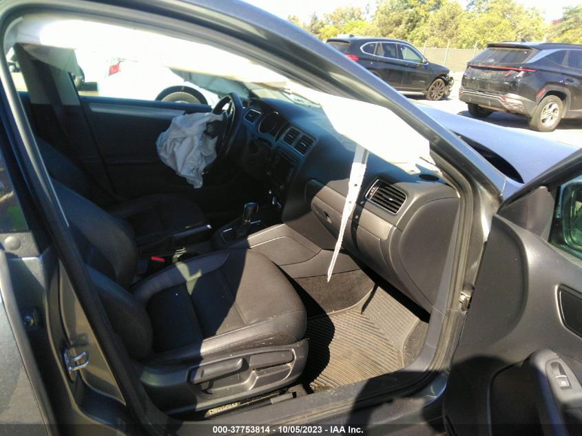 2015 VOLKSWAGEN JETTA SEDAN 1.8T SE W/CONNECTIVITY - 3VWD17AJ9FM282818
