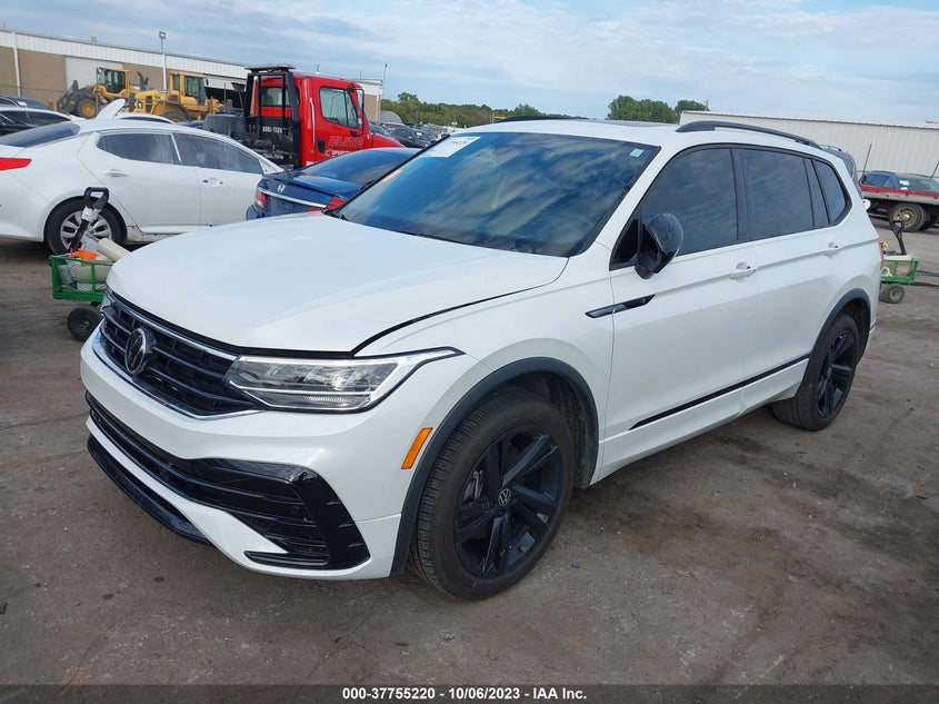 VIN 3VVCB7AX1PM070840 2023 VOLKSWAGEN TIGUAN SE R-LINE BLACK