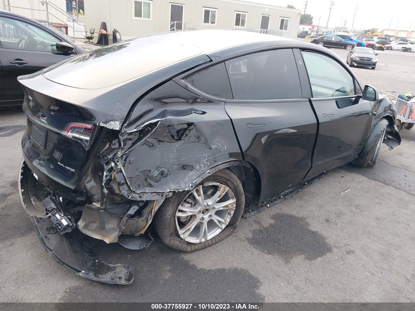 VIN 7SAYGDEE9PF813958 2023 TESLA MODEL Y