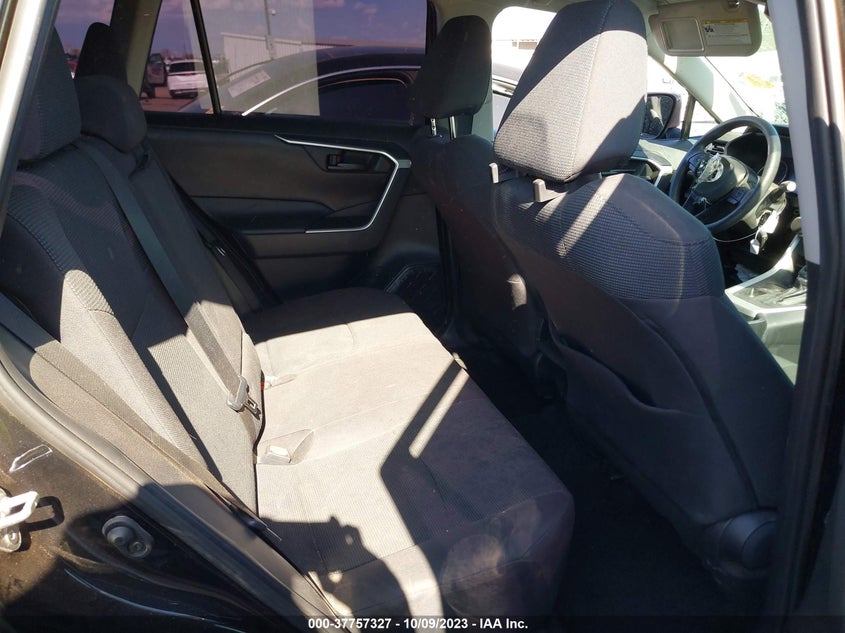 VIN 2T3F1RFV5KW004087 2019 TOYOTA RAV4 LE