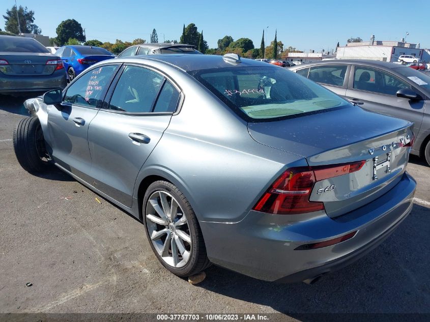 7JR102FK6KG010844 Volvo S60 MOMENTUM 3