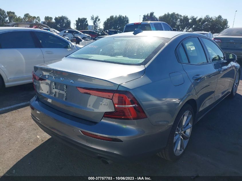 7JR102FK6KG010844 Volvo S60 MOMENTUM 4