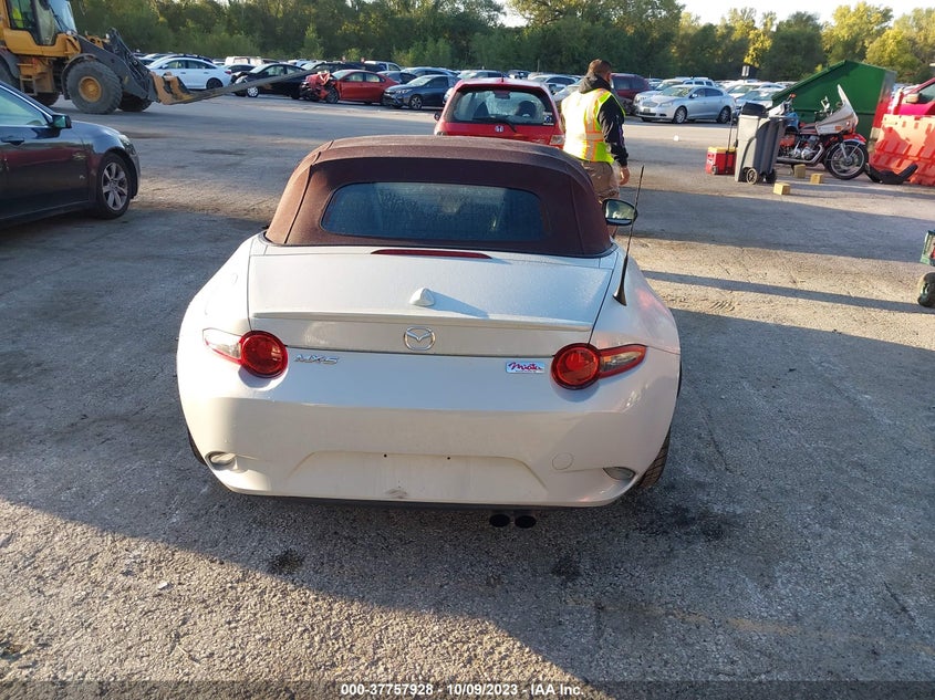 VIN JM1NDAD70J0202670 2018 MAZDA MX-5 MIATA GRAND TOURING