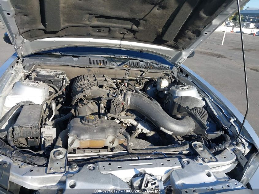 2014 FORD MUSTANG V6 - 1ZVBP8AM0E5200985