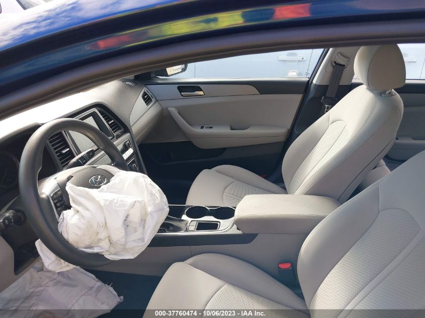 VIN 5NPE24AF2KH797917 2019 HYUNDAI SONATA SE
