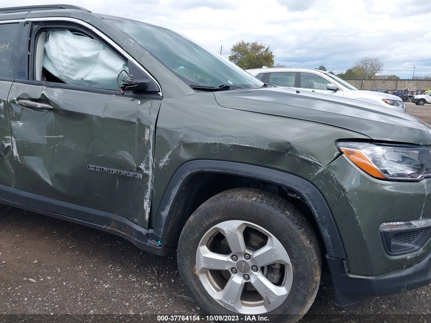 VIN 3C4NJDBB1JT484662 2018 JEEP COMPASS LATITUDE