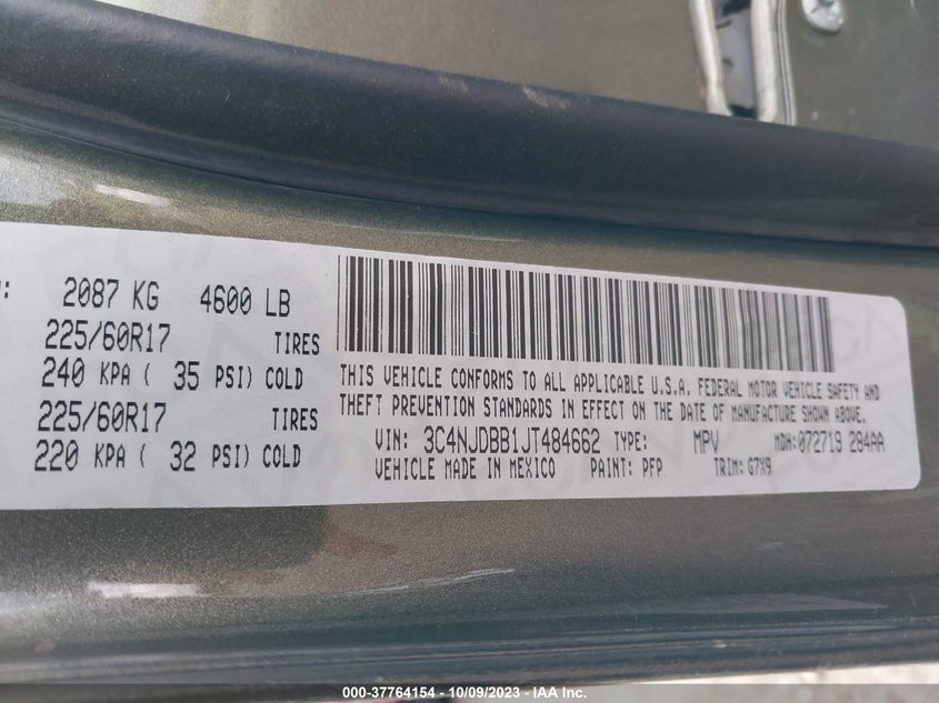 VIN 3C4NJDBB1JT484662 2018 JEEP COMPASS LATITUDE