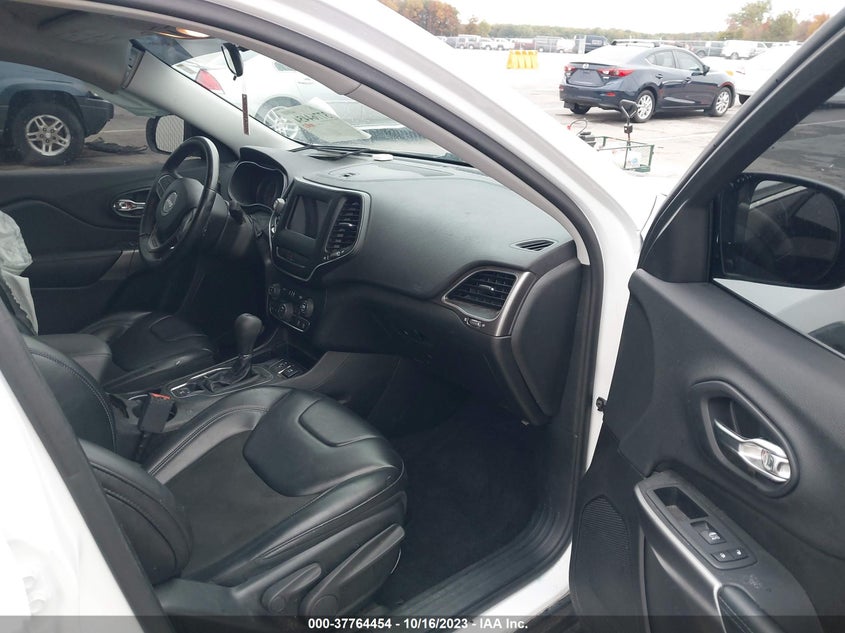 VIN 1C4PJLLB8KD164652 2019 JEEP CHEROKEE LATITUDE PLUS