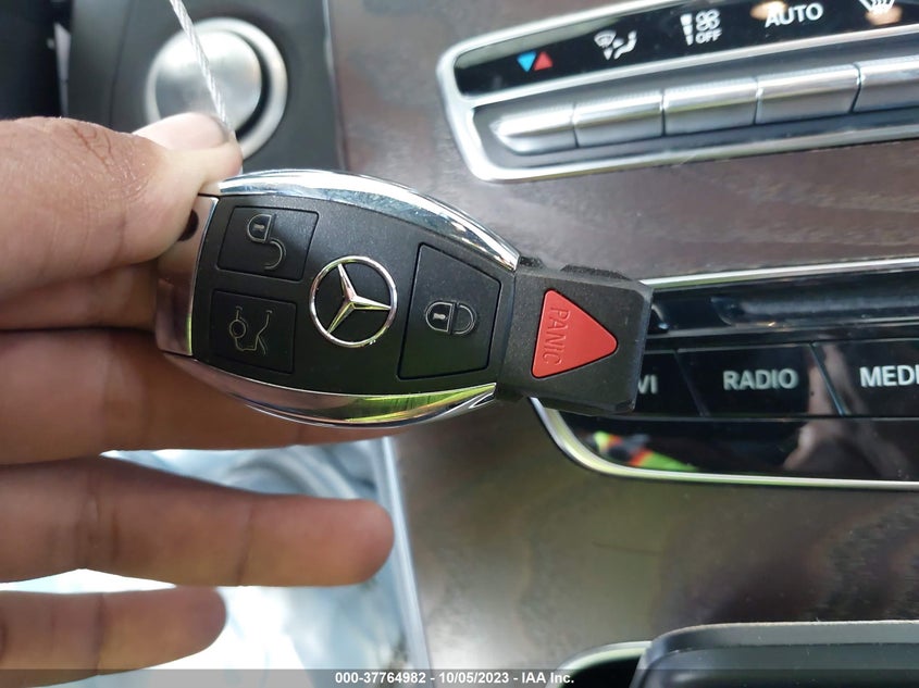 VIN WDDWJ4JB5JF749217 2018 MERCEDES-BENZ C-CLASS C 300