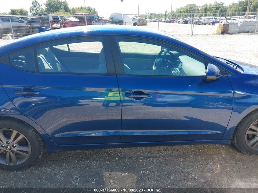 VIN 5NPD84LF0JH233902 2018 HYUNDAI ELANTRA SEL