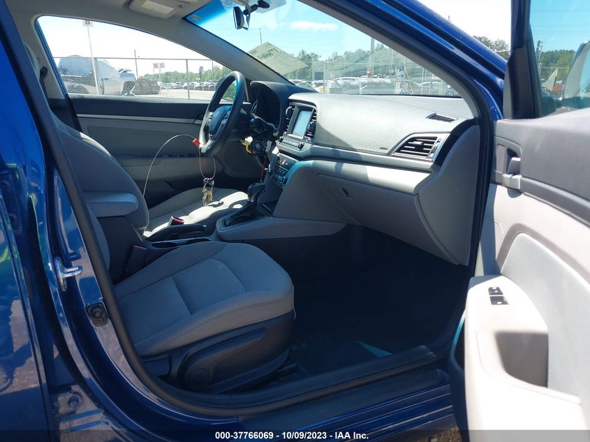 VIN 5NPD84LF0JH233902 2018 HYUNDAI ELANTRA SEL