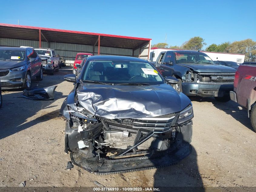 2018 VOLKSWAGEN PASSAT 2.0T S/R-LINE - 1VWAA7A32JC013655