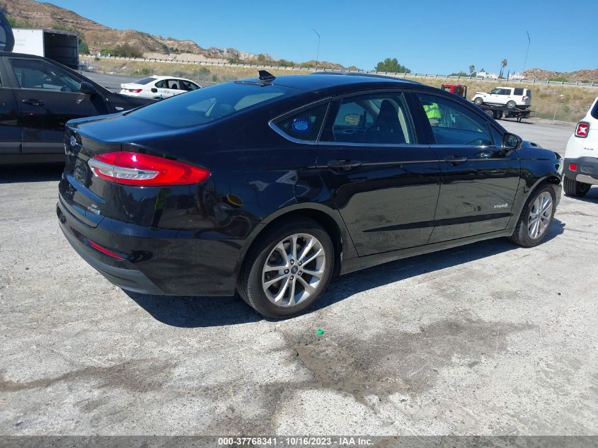 3FA6P0LU5KR199933 Ford Fusion Hybrid SE 4