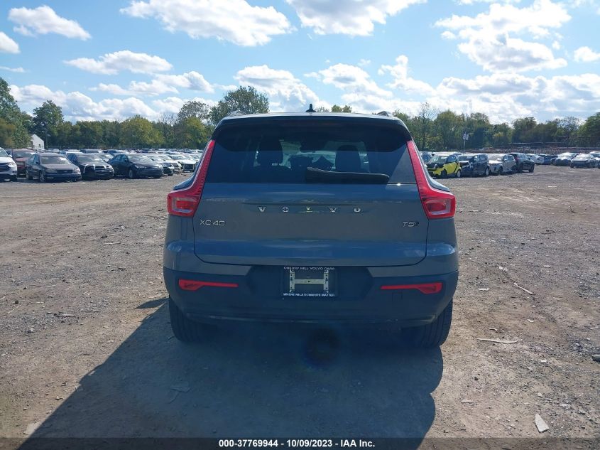 2021 VOLVO XC40 R-DESIGN YV4162UM7M2445726