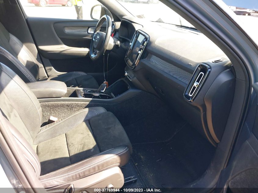 2021 VOLVO XC40 R-DESIGN YV4162UM7M2445726